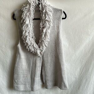 Bandolinoblu light gray vest with yarn loop collar, size L